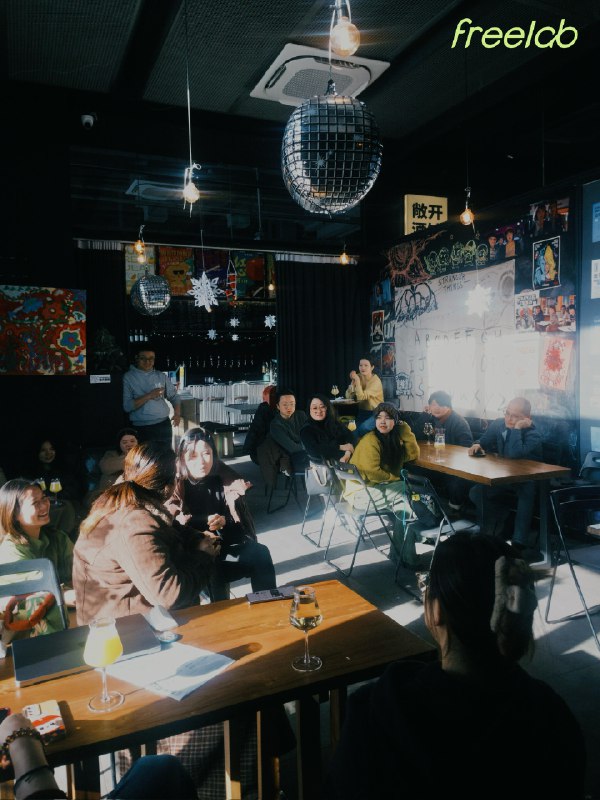 恭喜FreeLab杭州自由职业活动圆满结束🥳FreeLab社群独特的凝聚力让大家将这一路成长的经验与心路分享给更多小伙伴，巧在活动现场正好有求学者、寻路人；还有许多伙伴带着自己独特的经历来碰撞新灵感