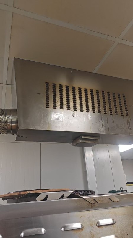 13个小时，两台烤炉，一个油烟机，两台空调，24个出风口………跟人打交道的工作做久了需要做一些这种清净的工作换换脑子，因为不可控的事情经历的太多以后容易对自我产生怀疑和否定