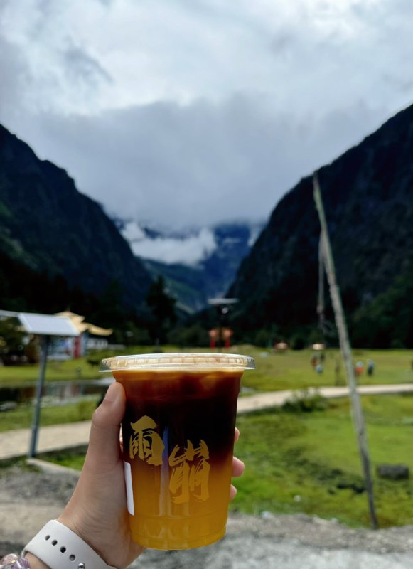 打卡雪山下工位打卡雪山下工位