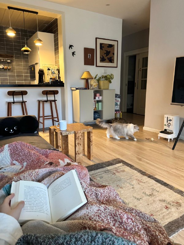 30岁普通人，不上班5年在做什么：第1年+第2年：从职场离开后把之前的兼职变为了全职，帮品牌老板们运营，写文案、做账号、内容卖货