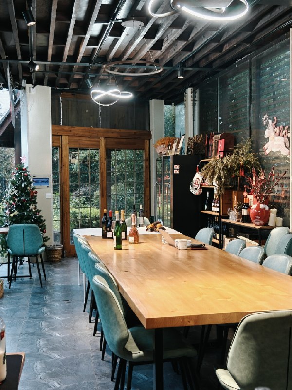 我们倒是没有啃老，但是活成了父母的依靠