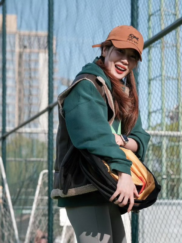 一个可能有用的爱好变现方法论：我简介里挂着的那个Asuka橄榄球俱乐部，其实现在不怎么打了