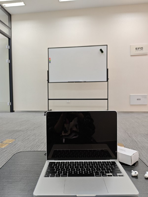 杭州假装上班公司来啦其实是办公室租大了共享独立工位800/月 无🦆金 无隐形费用如果结伴或者三月起租 价格还可谈位置杭州余杭欧美金融城美国中心办公桌下周一入场订的是p2这种L形工位 私密性不错的自由职业的朋友或者找工作过渡期欢迎加入我们 成为我的同事hhh~杭州假装上班公司来啦其实是办公室租大了共享独立工位800/月 无🦆金 无隐形费用如果结伴或者三月起租 价格还可谈位置杭州余杭欧美金融城美国中心办公桌下周一入场订的是p2这种L形工位 私密性不错的自由职业的朋友或者找工作过渡期欢迎加入我们 成为我的同事hhh~