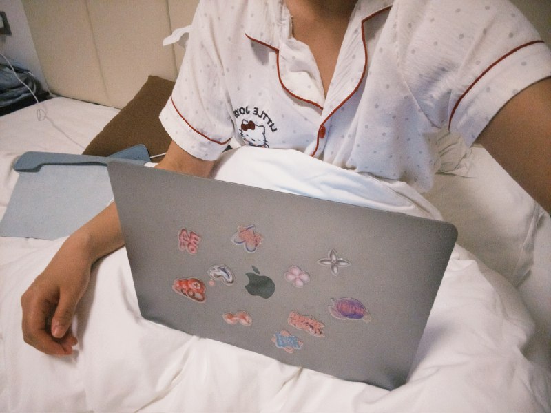 明天要早起去虎跳峡，此刻在赶工，以及过几天准备背着电脑去雨崩了