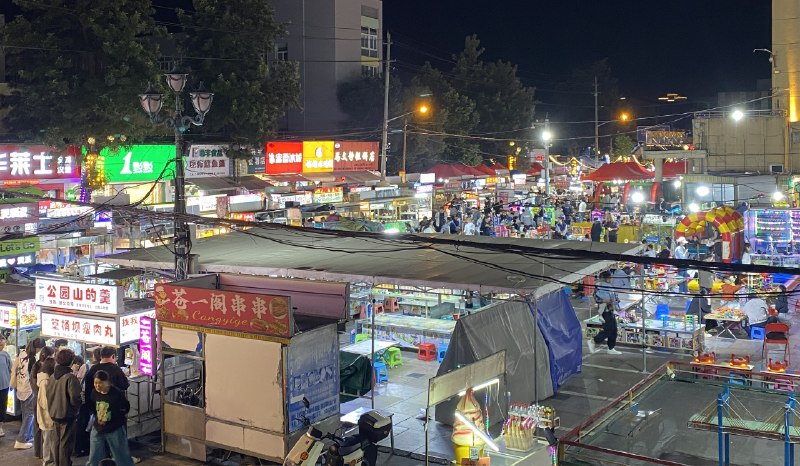 小镇的烟火气小镇的烟火气