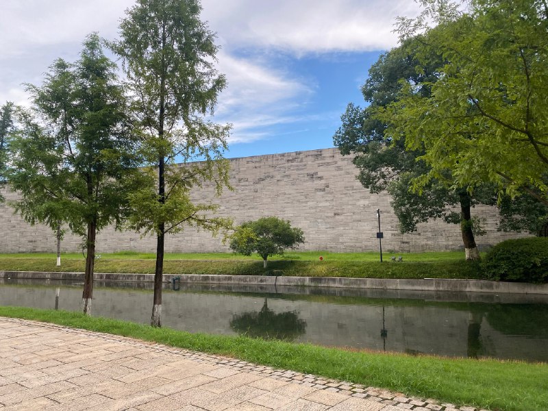 跟着台风来沪杭，和杭州热情的朋友聊了很多，认识了很多大佬，去了良渚看看数字游民的生活，今天刚到上海暴雨就来啦，明天chinajoy去偶遇一下各位佬～跟着台风来沪杭，和杭州热情的朋友聊了很多，认识了很多大佬，去了良渚看看数字游民的生活，今天刚到上海暴雨就来啦，明天chinajoy去偶遇一下各位佬～