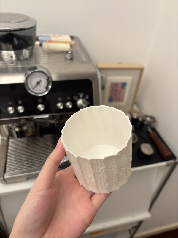 独居在家工作，能做到基本规律早起就已经超越98%人类了！（by早起i mean八点半前）今天七点四十四自然醒的，恭喜我自己！！！😭努力了这么久终于走到了！想过这么多办法终于接近我想要过上的daily routine了！另外在此跟友友们分享一下关于daily routine建设我最大的心得，两个字，“无痛”